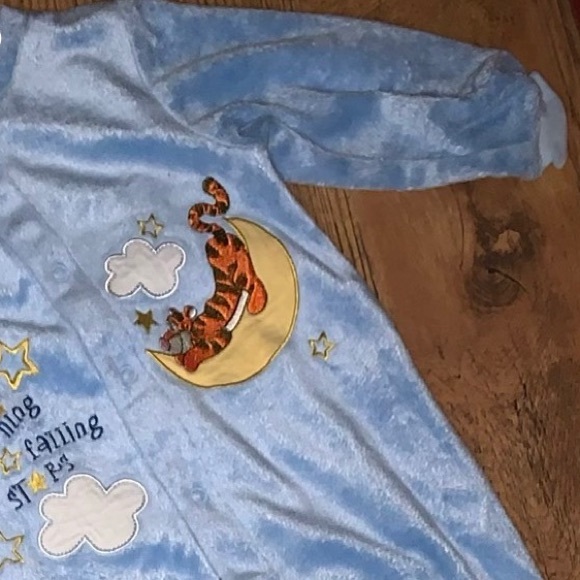 Disney Winnie the Pooh Velvety Footies - Picture 4 of 4